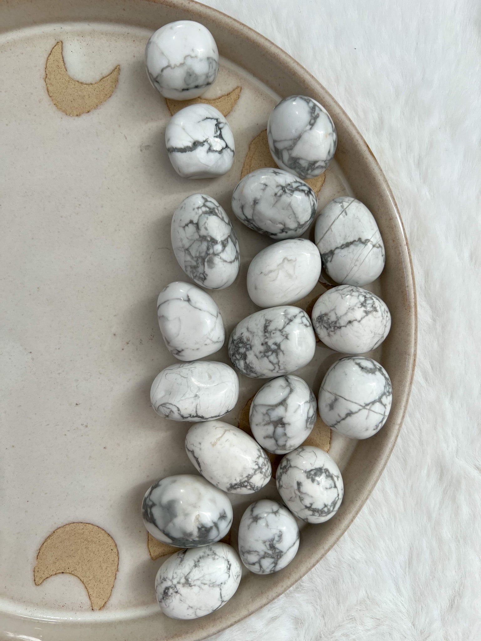 Howlite tumbles