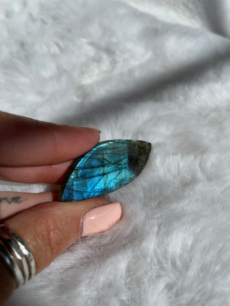 Labradorite cabachon