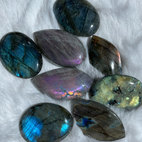 Labradorite cabachon