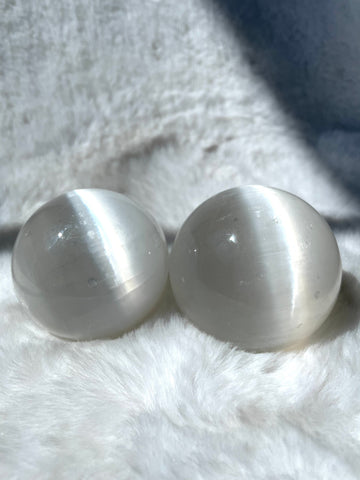 Selenite spheres