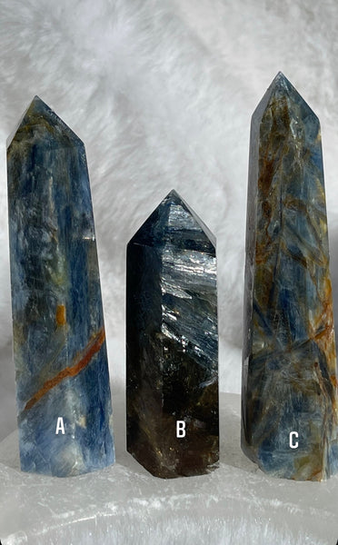 Kyanite points